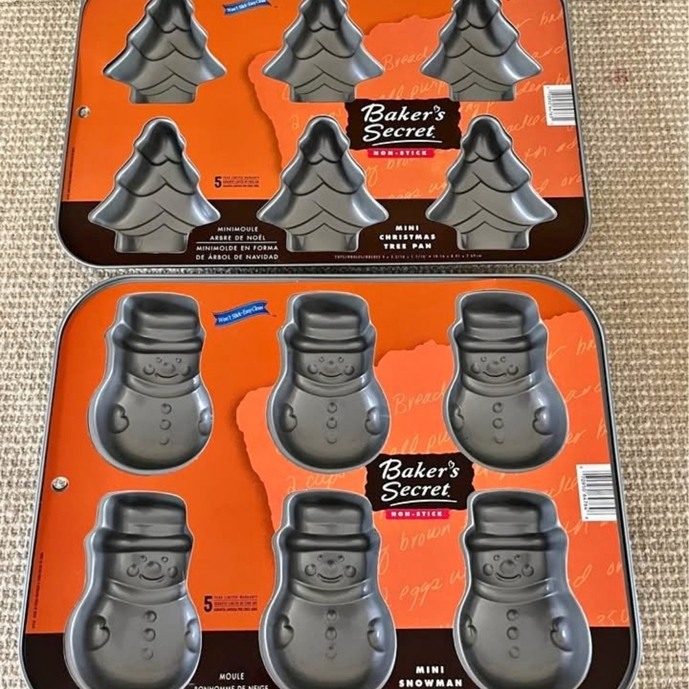 Gray Mini Snowman and Tree Bakeware Set